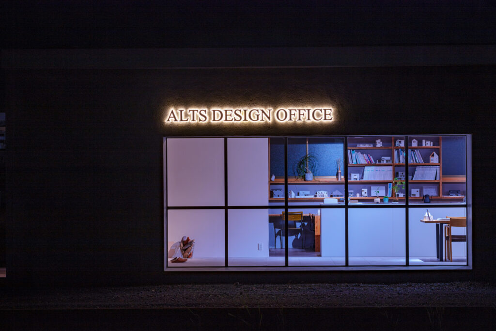 「栗東のオフィス」「寿司・ふぐ 紫雲英（れんげ）」のLEDサインが紹介されました